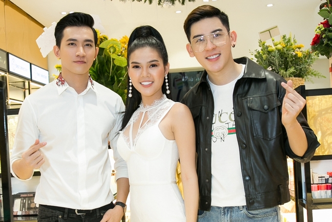 Ngọc Trinh, Hoa hậu Siêu quốc gia 2017 diện đầm tôn dáng